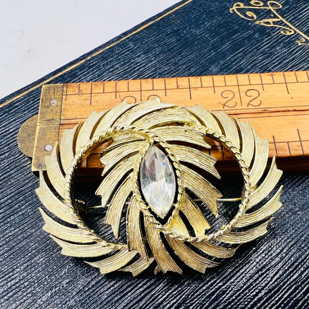 Vintage gold tone brooch rhinestone costume jewelry 2.25”